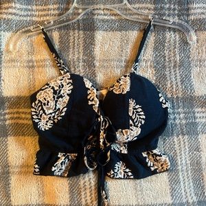 L’Atiste navy floral crop top